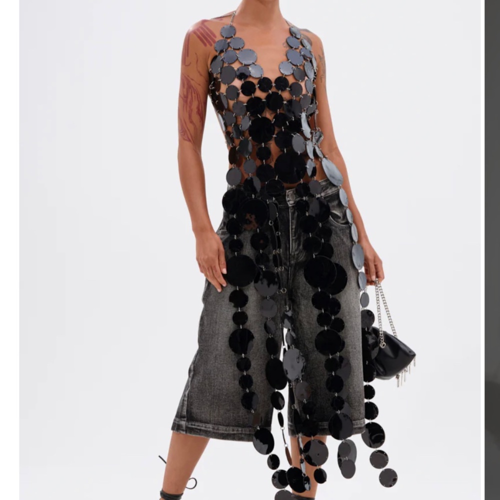 Black chain top